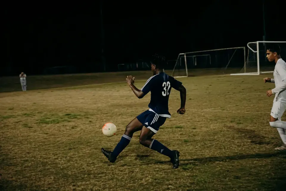 Pressing Traps in Midfield: How Teams Force Errors